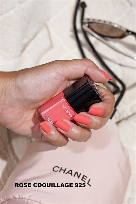 vernis chanel rose coquillage|Chanel le vernis summer nail colors.